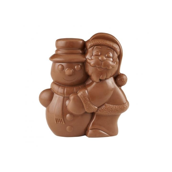 Un petit père noël qui enlace un bonhomme de neige en chocolat au lait